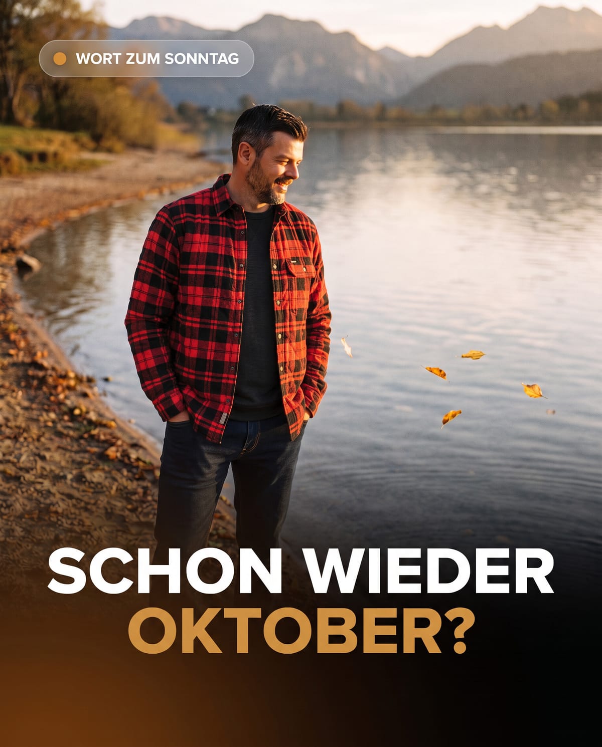 Martin Reichle steht lächelnd im Karohemd an einem Seeufer vor herbstlicher Bergkulisse, darüber die Texte „Wort zum Sonntag" und „Schon wieder Oktober?".